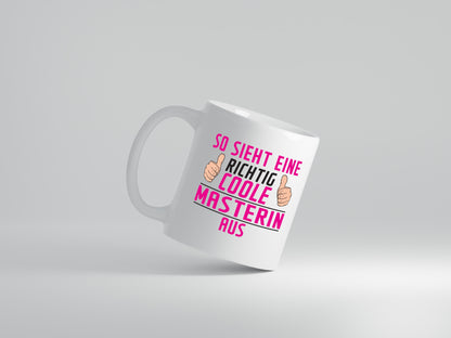 Richtig Coole Masterin | Student | Uni | Master Studium - Tasse Weiß - Kaffeetasse / Geschenk / Familie