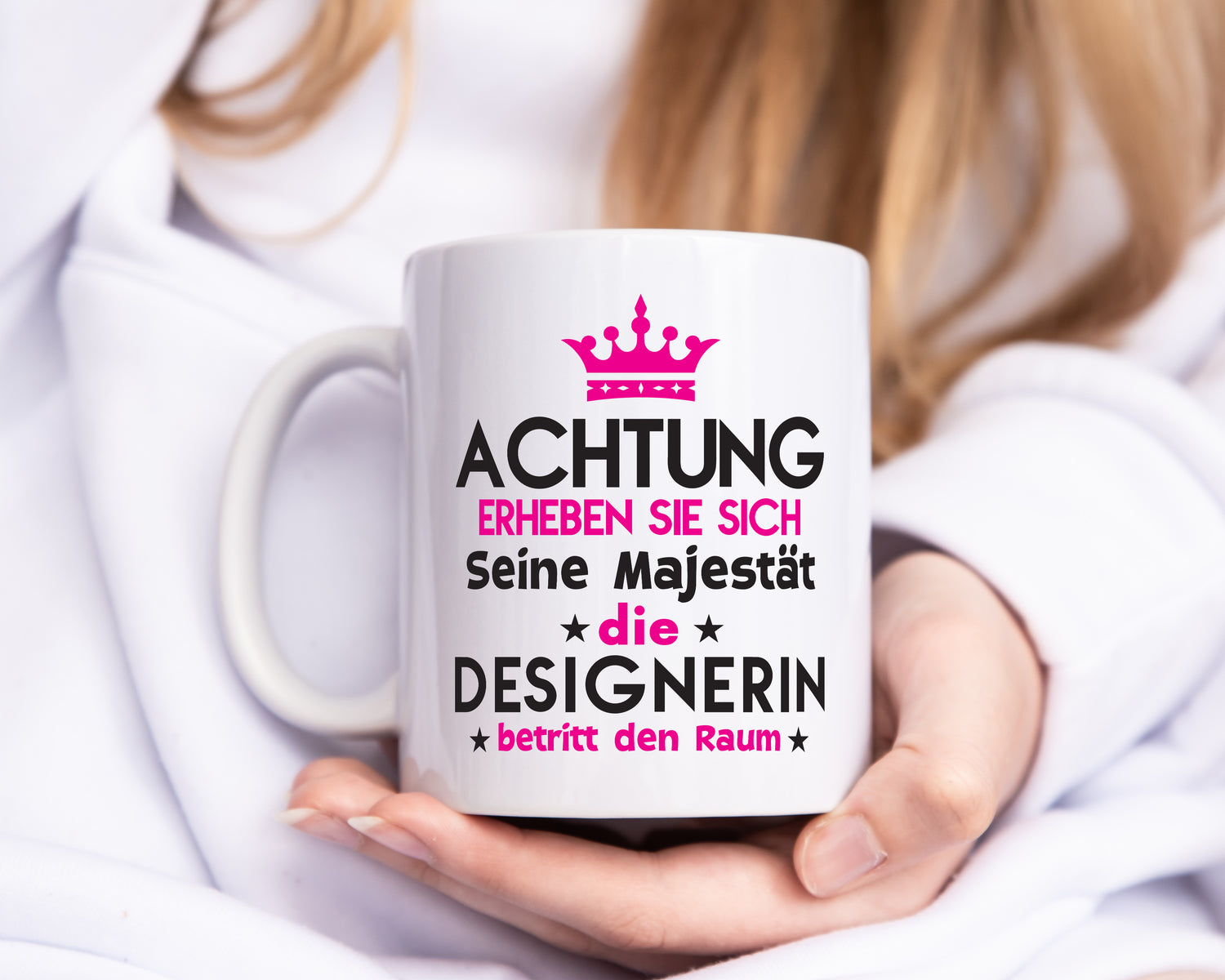 Seine Majestät Designerin | Mode - Tasse Weiß - Kaffeetasse / Geschenk / Familie