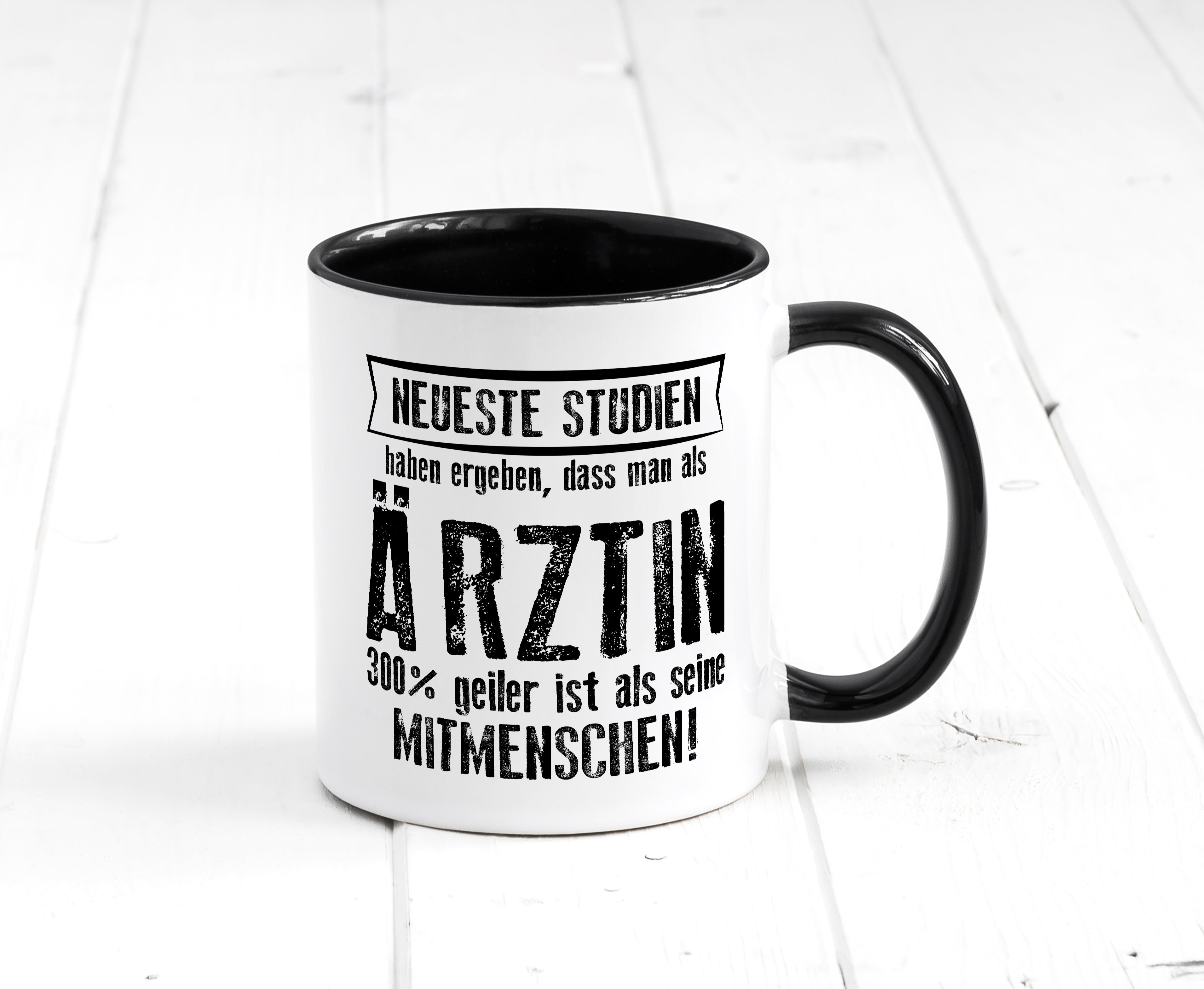 Neuste Studien: Ärztin | Medizin | Doktorin | Fachärztin Tasse Weiß - Schwarz - Kaffeetasse / Geschenk / Familie