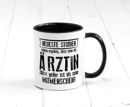 Neuste Studien: Ärztin | Medizin | Doktorin | Fachärztin Tasse Weiß - Schwarz - Kaffeetasse / Geschenk / Familie