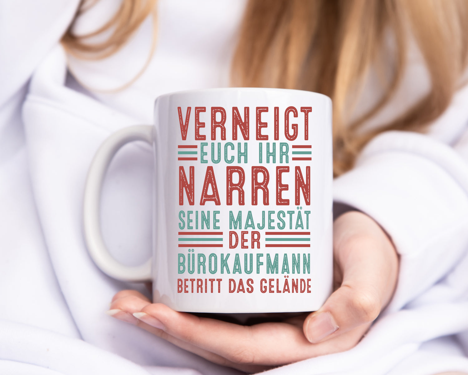 Verneigt euch: Bürokaufmann | Kaufmann - Tasse Weiß - Kaffeetasse / Geschenk / Familie