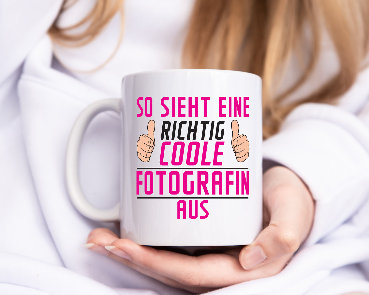 Richtig Coole Fotografin | Fotografie | Kamera - Tasse Weiß - Kaffeetasse / Geschenk / Familie