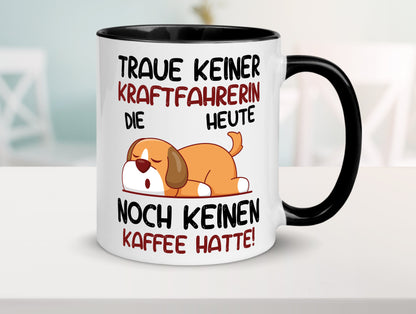 Traue keiner Kraftfahrerin | Lastwagen | LKW Fahrerin Tasse Weiß - Schwarz - Kaffeetasse / Geschenk / Familie