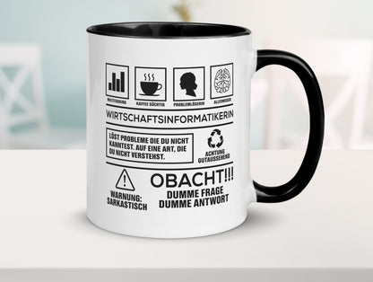 Achtung Probleme Wirtschaftsinformatikerin | Wirtschaft Tasse Weiß - Schwarz - Kaffeetasse / Geschenk / Familie