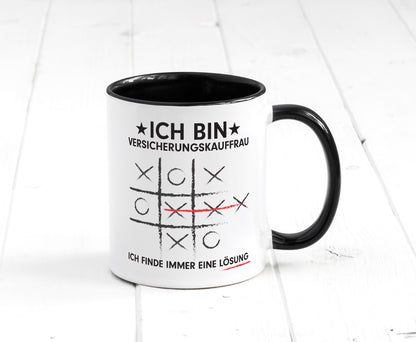 Löse Probleme: Versicherungskauffrau | Kauffrau Tasse Weiß - Schwarz - Kaffeetasse / Geschenk / Familie