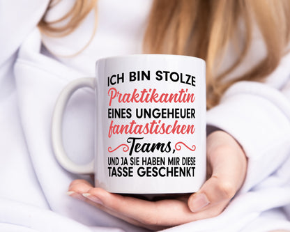 Stolze Praktikantin | Arbeitswelt Tasse | Praktikum - Tasse Weiß - Kaffeetasse / Geschenk / Familie