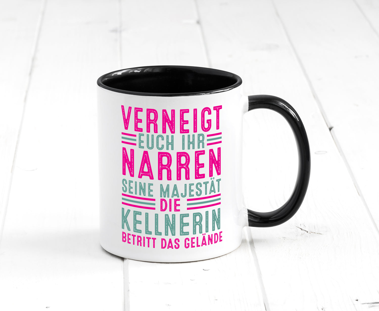 Verneigt euch: Kellnerin | Beruf kellnern | Bedienung Tasse Weiß - Schwarz - Kaffeetasse / Geschenk / Familie