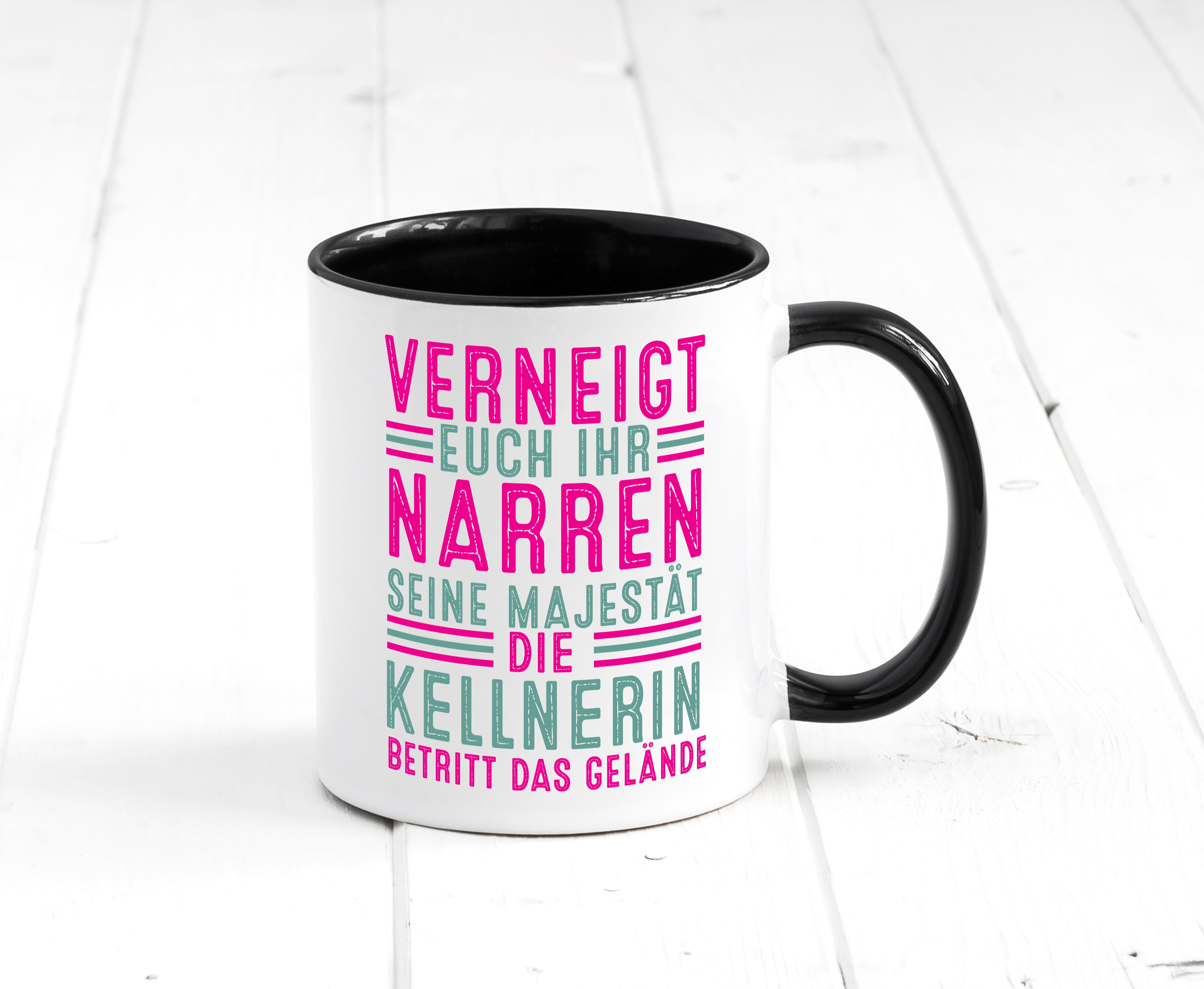 Verneigt euch: Kellnerin | Beruf kellnern | Bedienung Tasse Weiß - Schwarz - Kaffeetasse / Geschenk / Familie