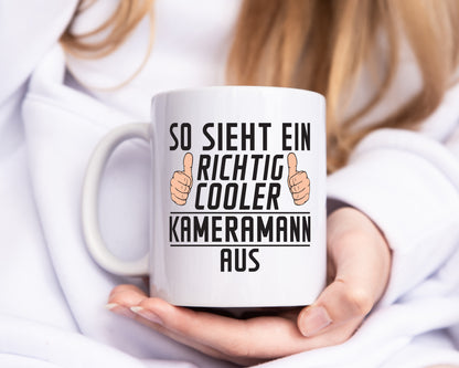 Richtig Cooler Kameramann | Kamera - Tasse Weiß - Kaffeetasse / Geschenk / Familie