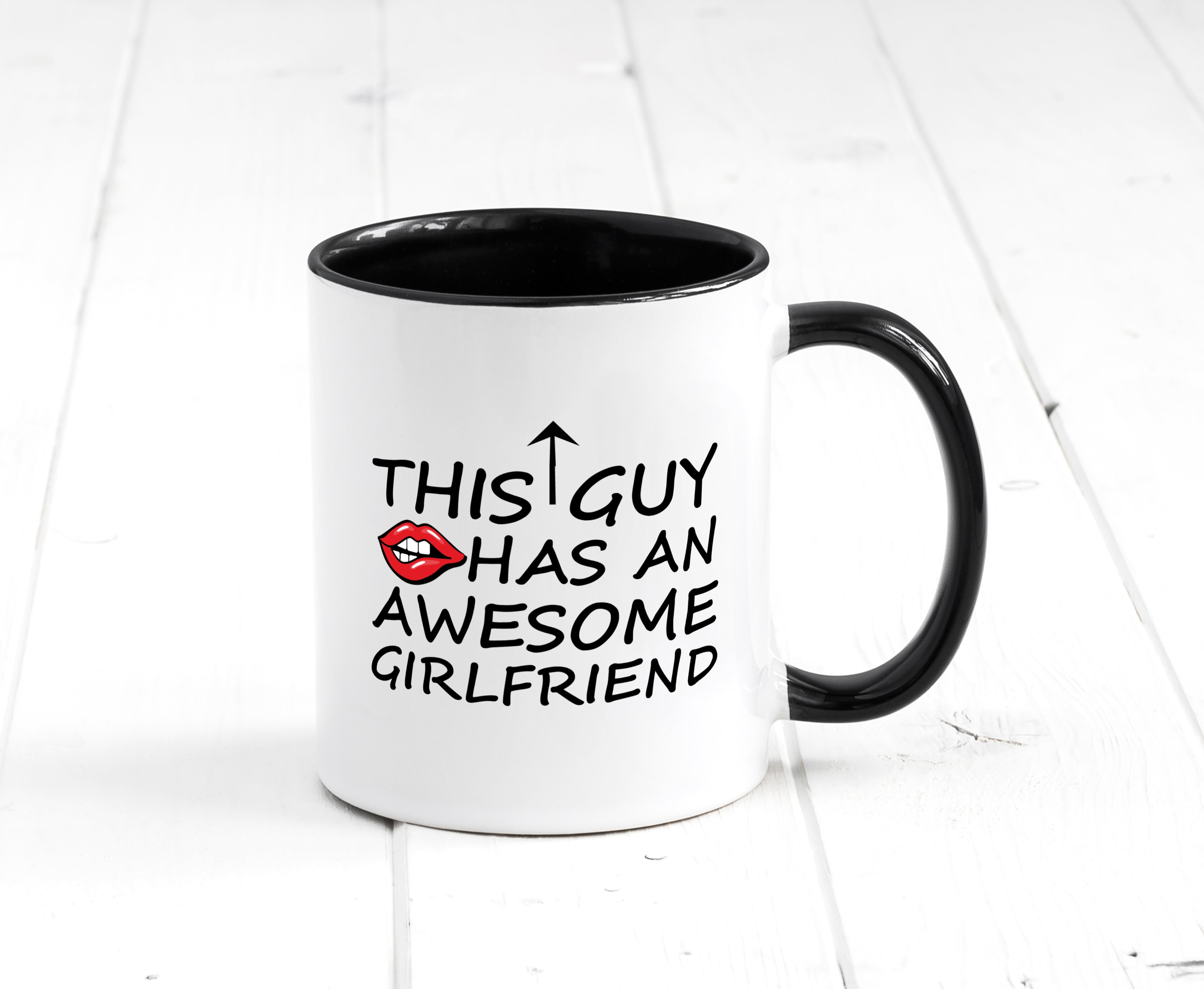 This Guy has an awesome Girlfriend Tasse Weiß - Schwarz - Kaffeetasse / Geschenk / Familie