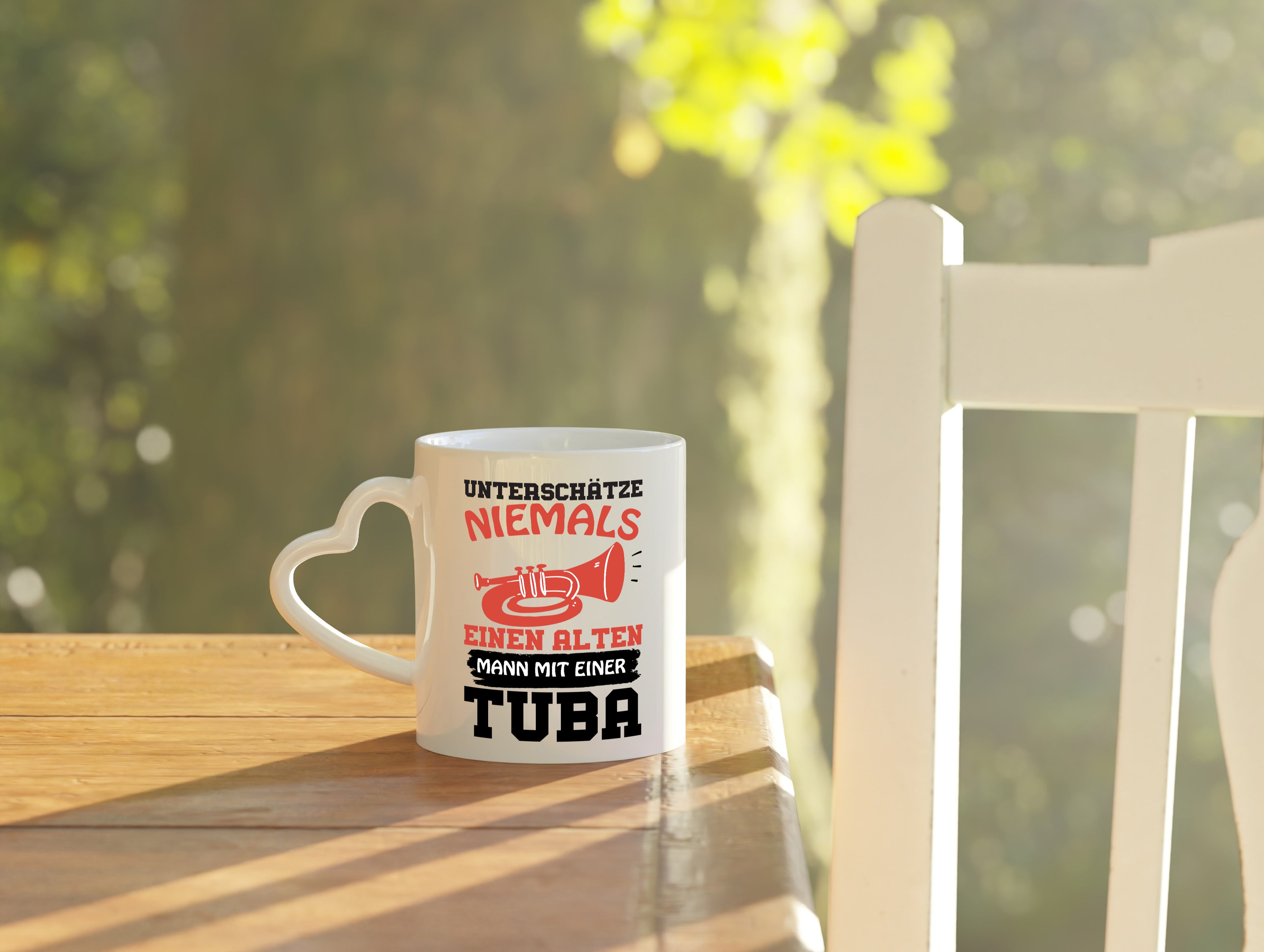 Alter Mann mit Tuba | Tubaspieler Tasse | Musiker Witz - Herzhenkel Tasse - Kaffeetasse / Geschenk / Familie