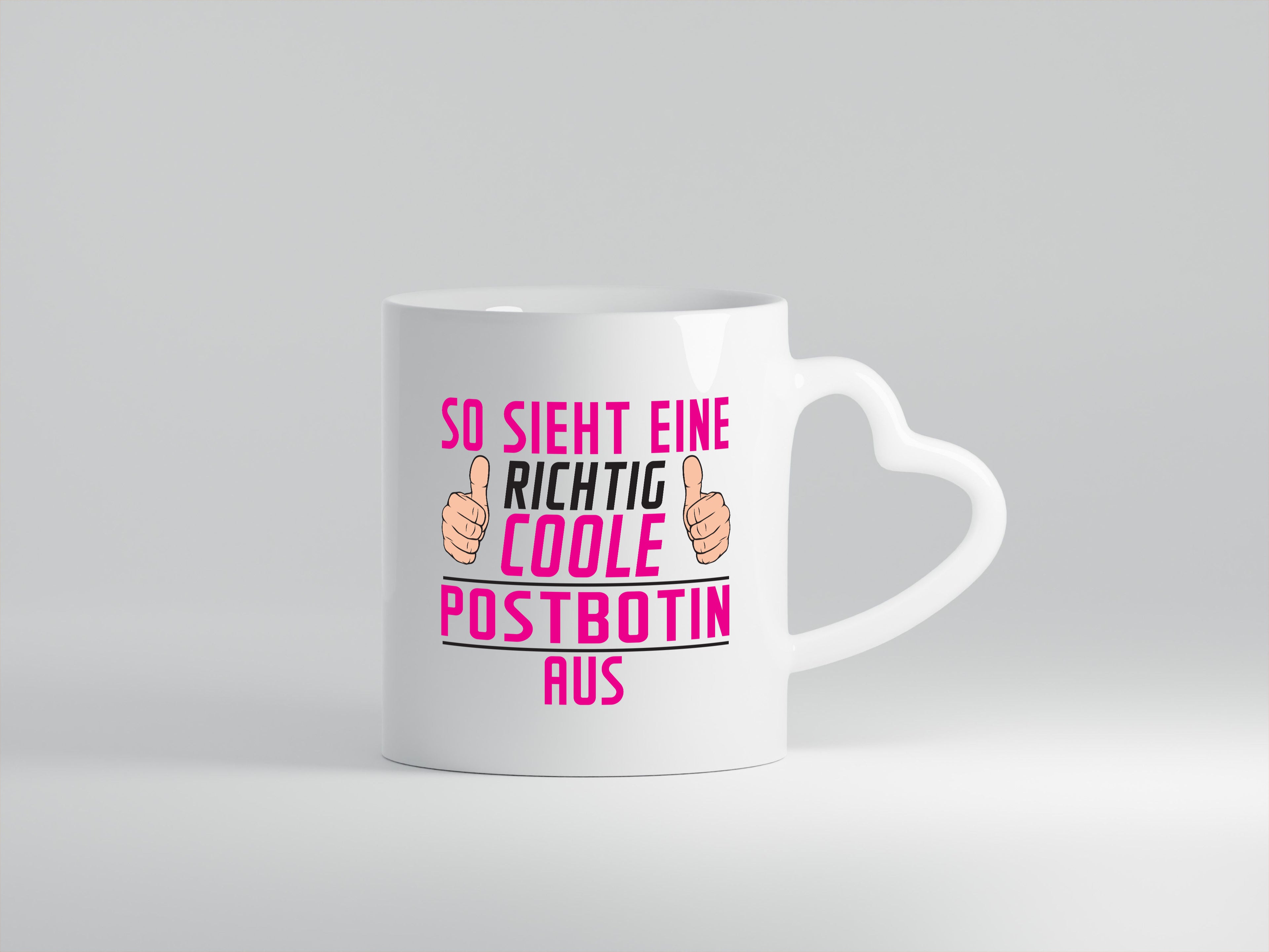 Richtig Coole Postbotin | Beruf Post | Briefträger - Herzhenkel Tasse - Kaffeetasse / Geschenk / Familie