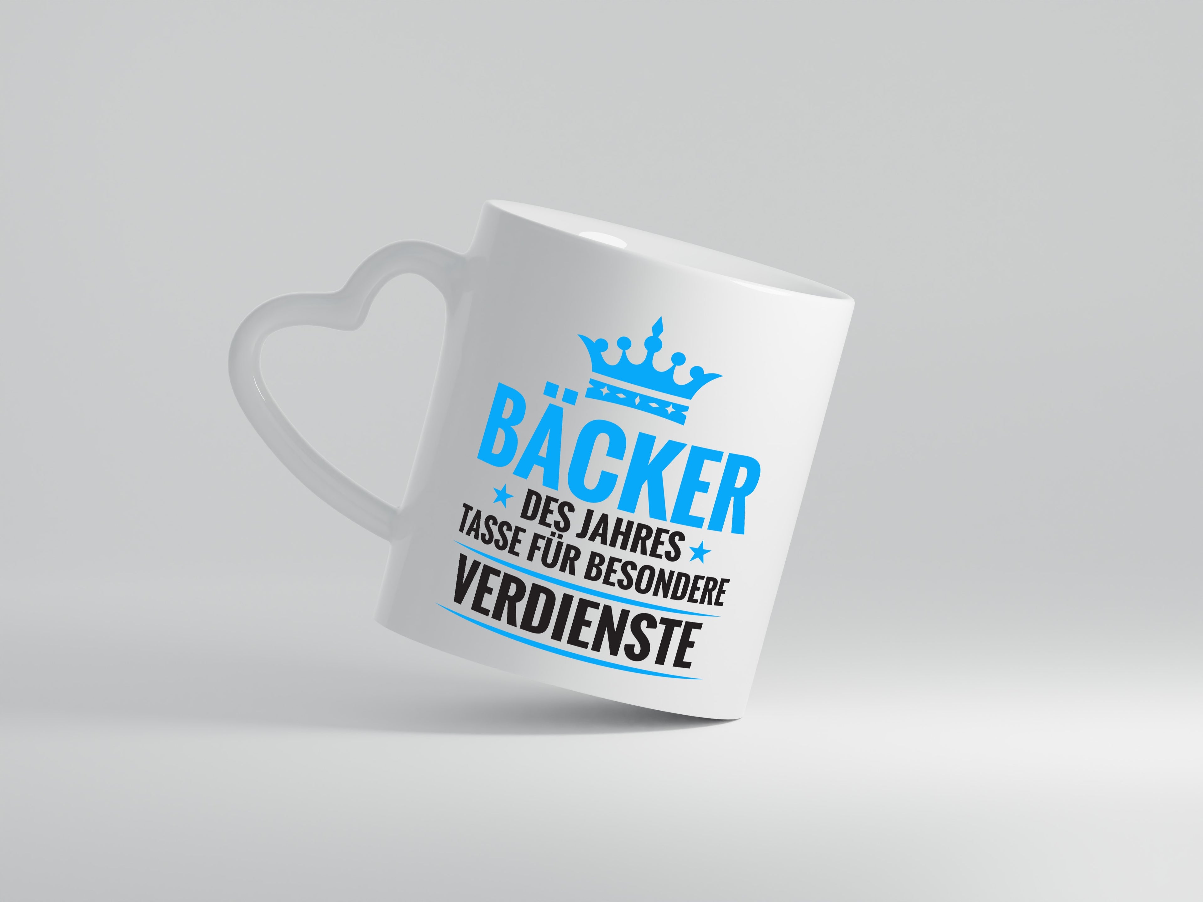 Besonderer Verdienst: Bäcker | Bäckerei | Backen | Konditor - Herzhenkel Tasse - Kaffeetasse / Geschenk / Familie