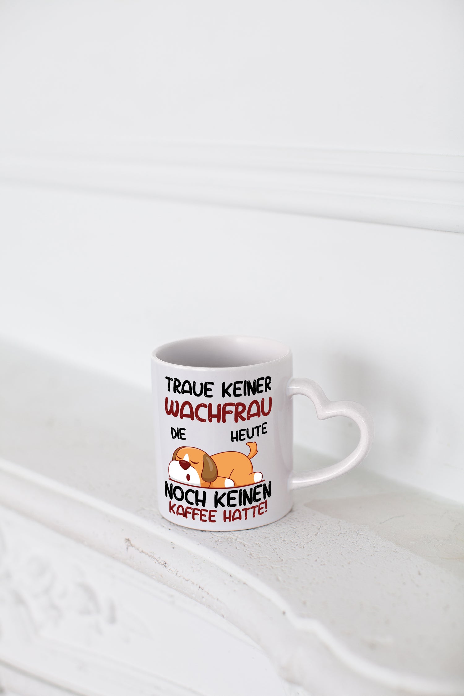 Traue keiner Wachfrau | Wachpersonal | Nachtwächter - Herzhenkel Tasse - Kaffeetasse / Geschenk / Familie