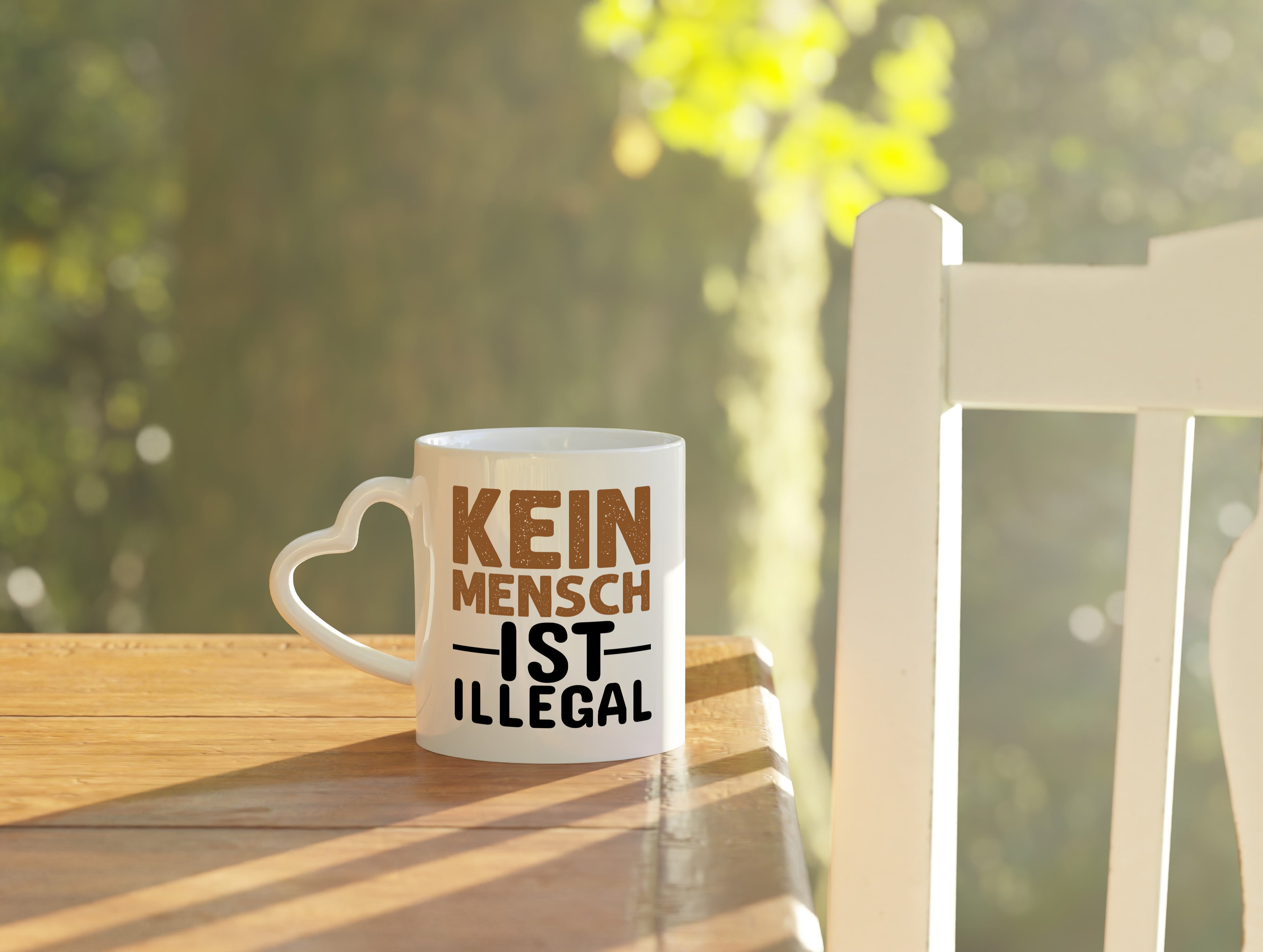 Kein Mensch ist illegal | Spruch | Gleichberechtigung - Herzhenkel Tasse - Kaffeetasse / Geschenk / Familie