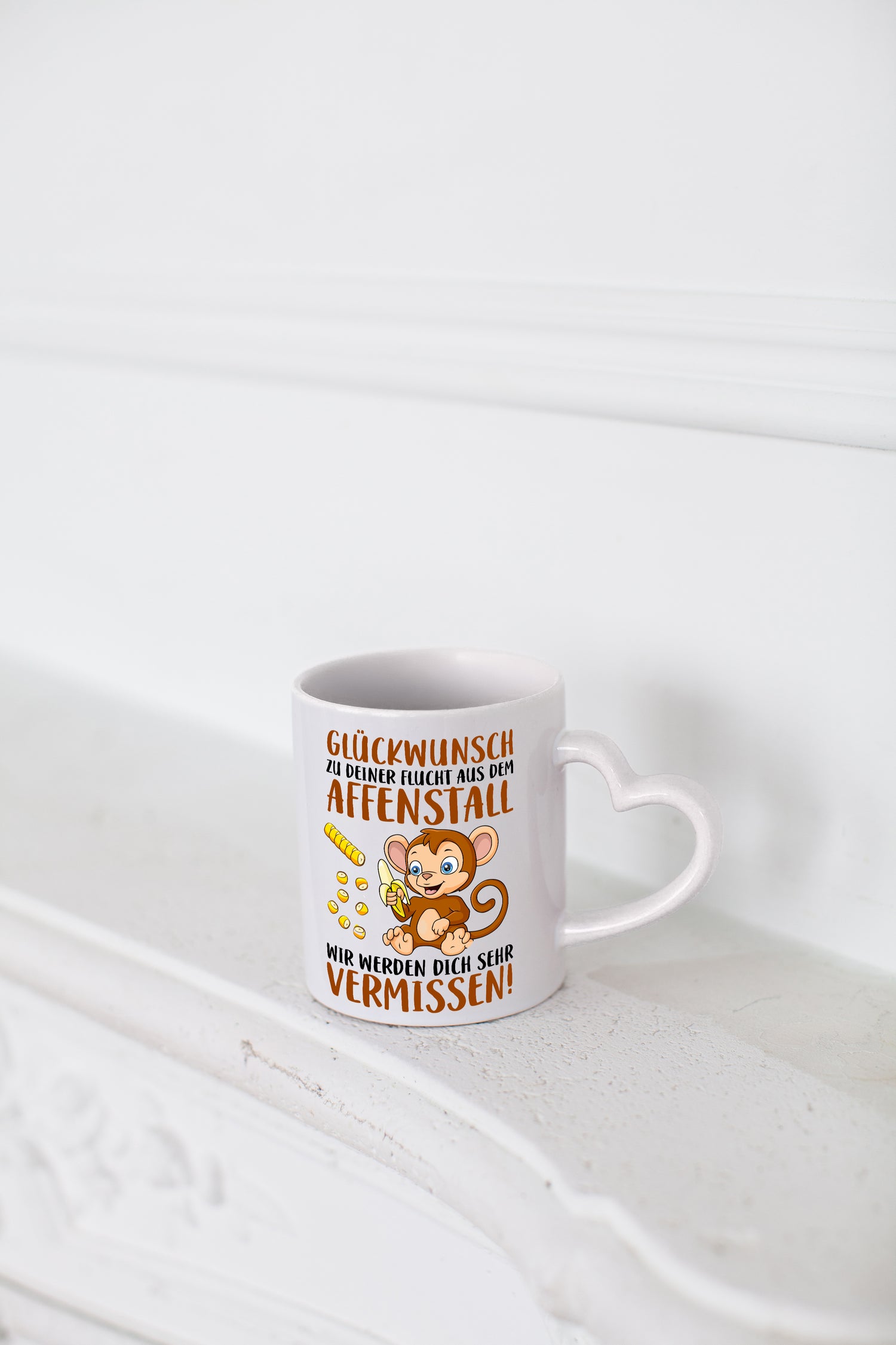 Glückwunsch zur Flucht | Affenstall | Arbeitskollegen - Herzhenkel Tasse - Kaffeetasse / Geschenk / Familie