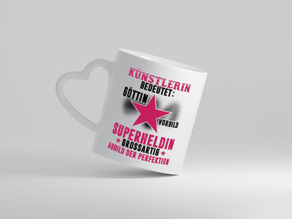 Bedeutung von Künstlerin| Spruch lustig | Kunst - Herzhenkel Tasse - Kaffeetasse / Geschenk / Familie