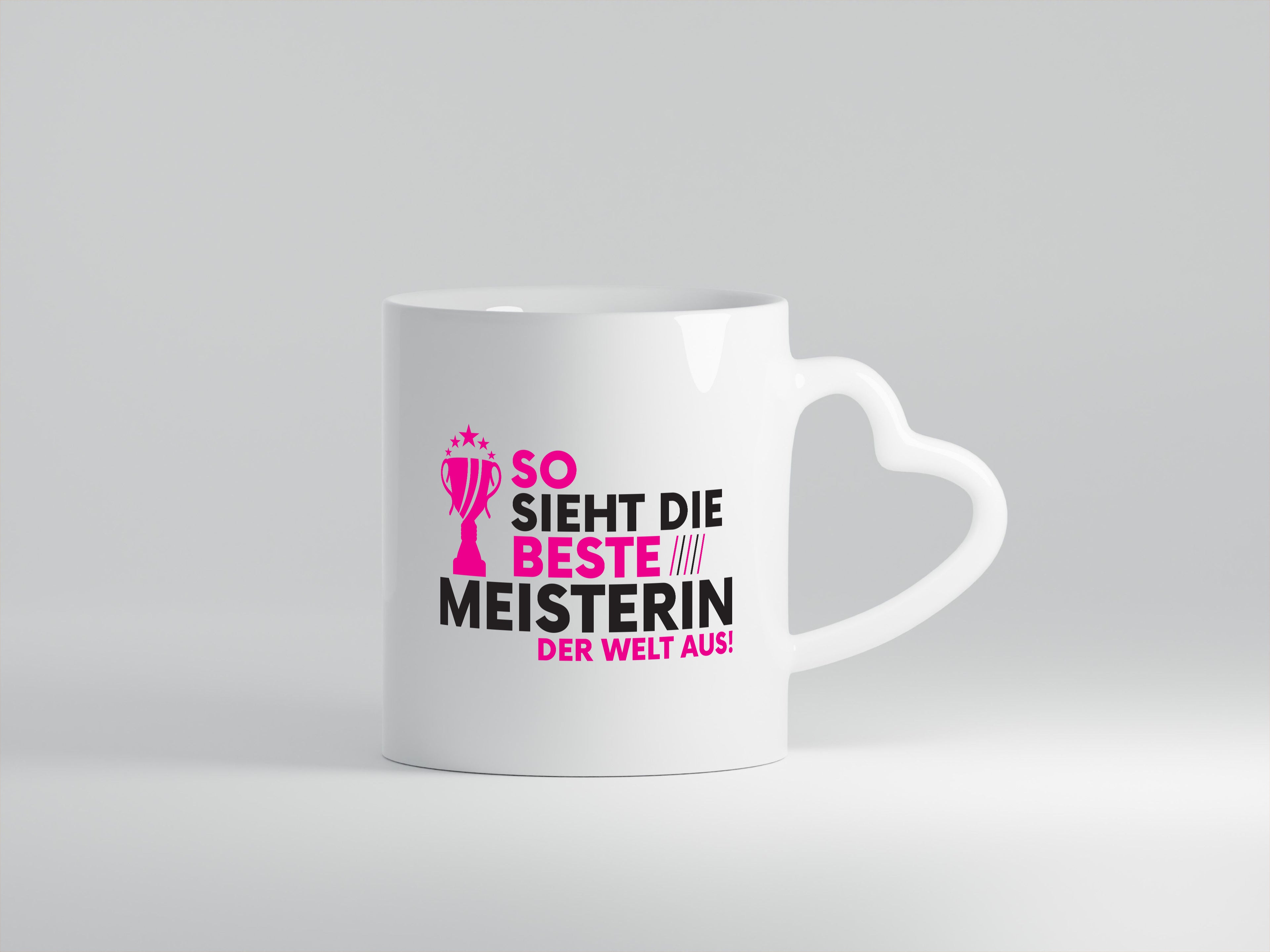 Die Weltbeste Meisterin | Meisterbrief - Herzhenkel Tasse - Kaffeetasse / Geschenk / Familie