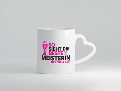 Die Weltbeste Meisterin | Meisterbrief - Herzhenkel Tasse - Kaffeetasse / Geschenk / Familie