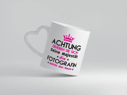 Seine Majestät Fotografin | Fotografie | Kamera - Herzhenkel Tasse - Kaffeetasse / Geschenk / Familie