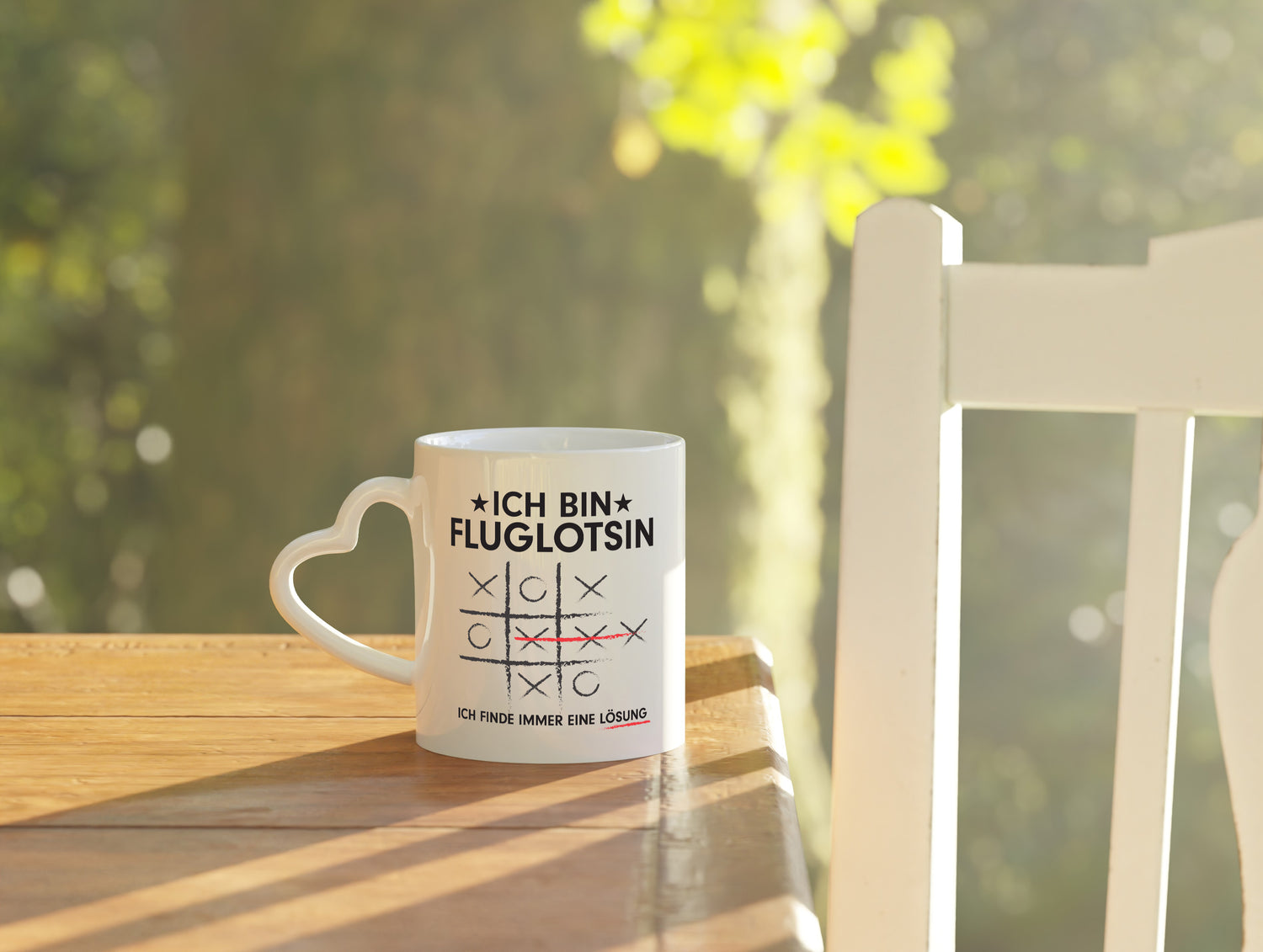 Lösung Finden: Fluglotsin | Flughafen | Flugverkehr - Herzhenkel Tasse - Kaffeetasse / Geschenk / Familie