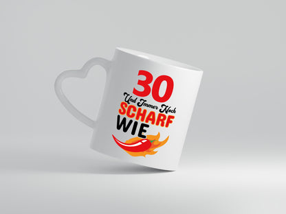 Ich bin Scharf - Herzhenkel Tasse - Kaffeetasse / Geschenk / Familie