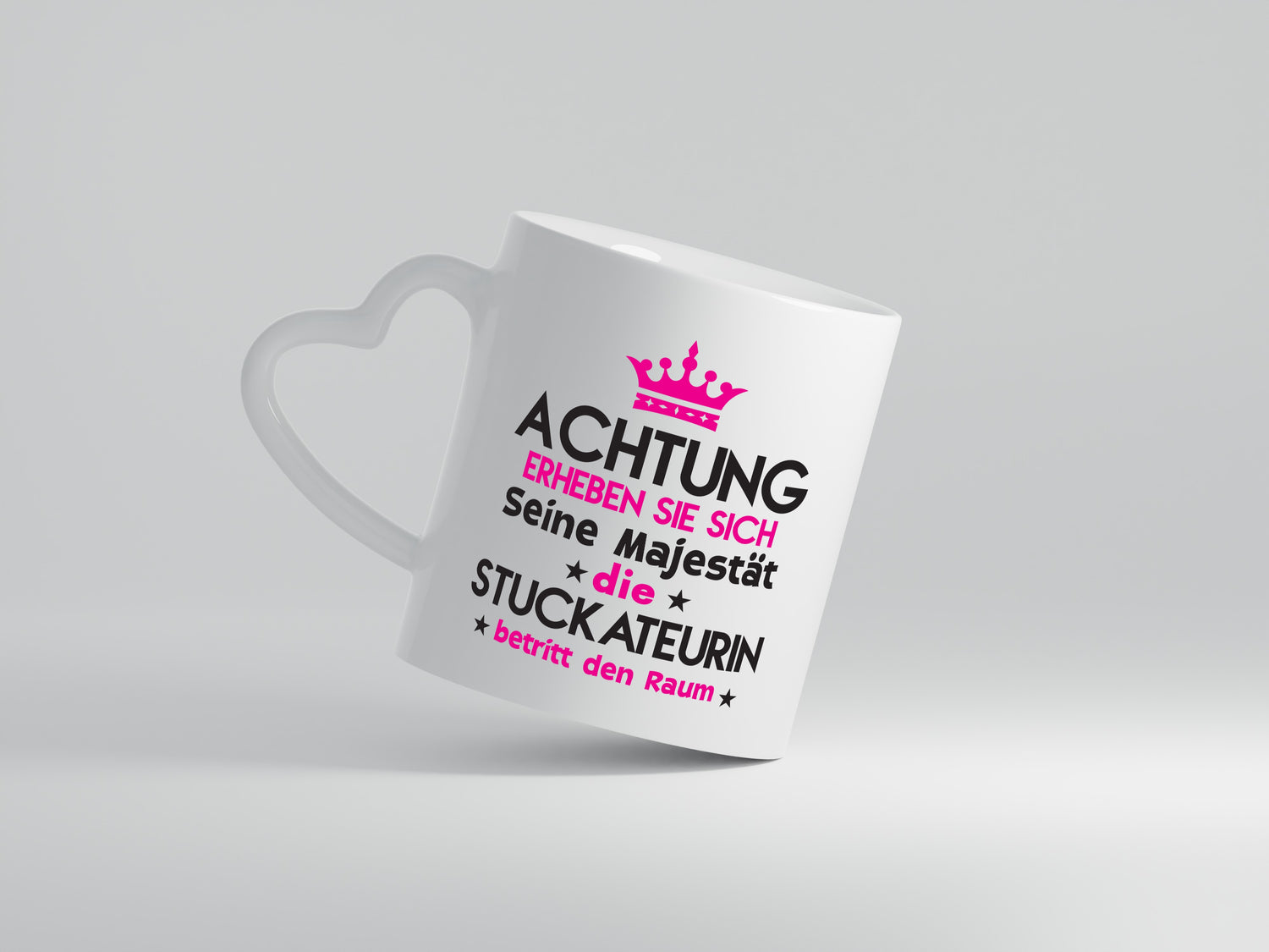 Seine Majestät Stuckateurin | Innenausbau - Herzhenkel Tasse - Kaffeetasse / Geschenk / Familie