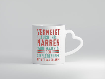 Verneigt euch: Staplerfahrer | Gabelstapler Fahrer - Herzhenkel Tasse - Kaffeetasse / Geschenk / Familie