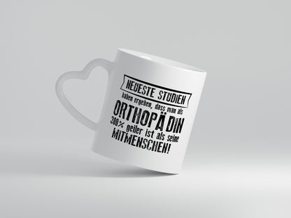 Neuste Studien: Orthopädin |Orthopädie - Herzhenkel Tasse - Kaffeetasse / Geschenk / Familie