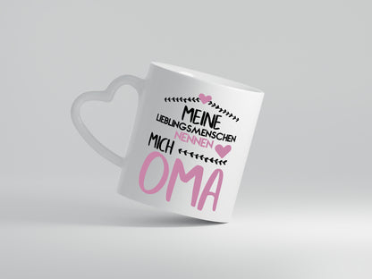 Oma Tasse | Lieblingsmenschen | Großmutter | Herzen - Herzhenkel Tasse - Kaffeetasse / Geschenk / Familie