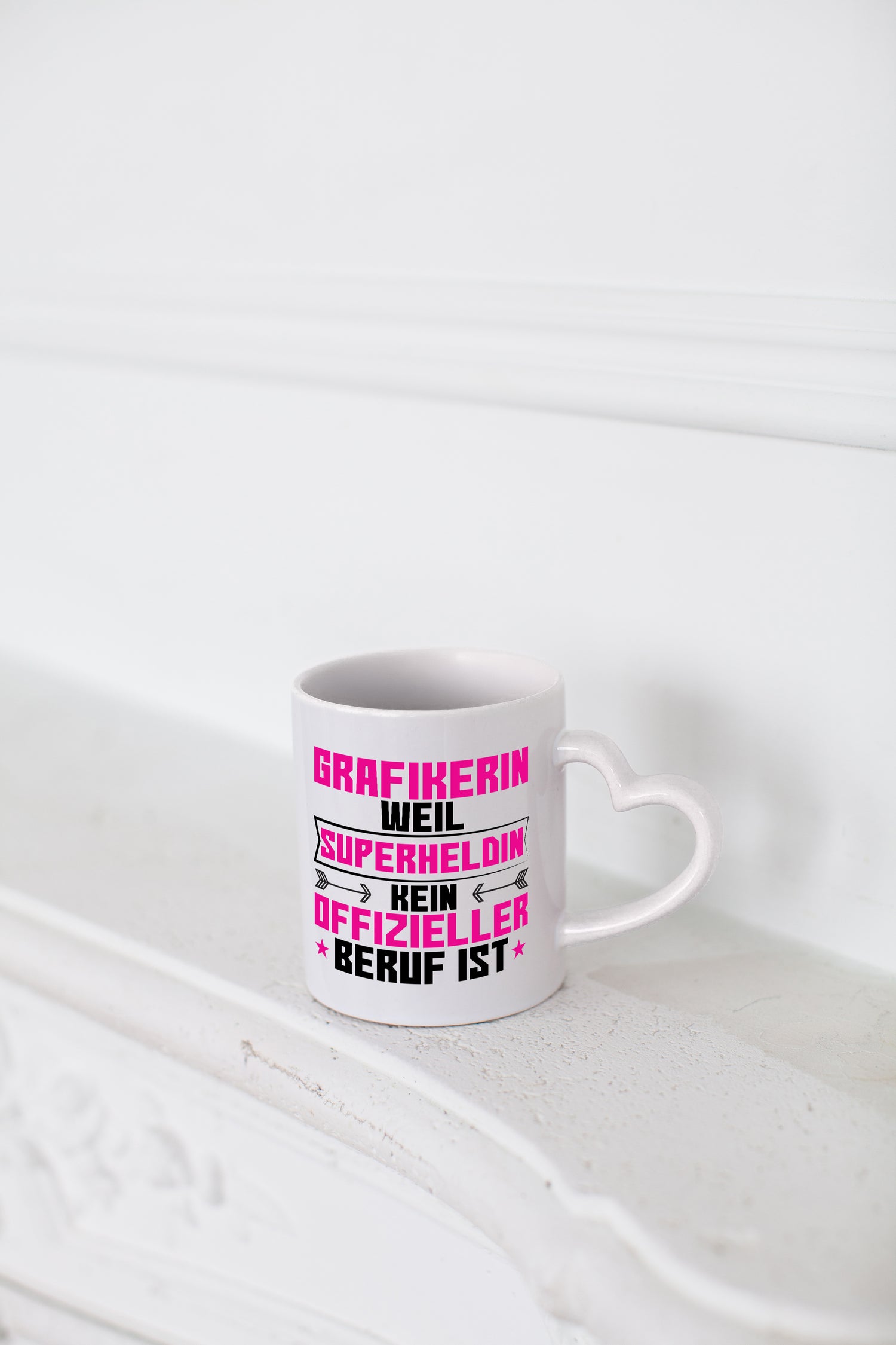 Superheldin Grafikerin | Grafik Design | Grafikdesign - Herzhenkel Tasse - Kaffeetasse / Geschenk / Familie