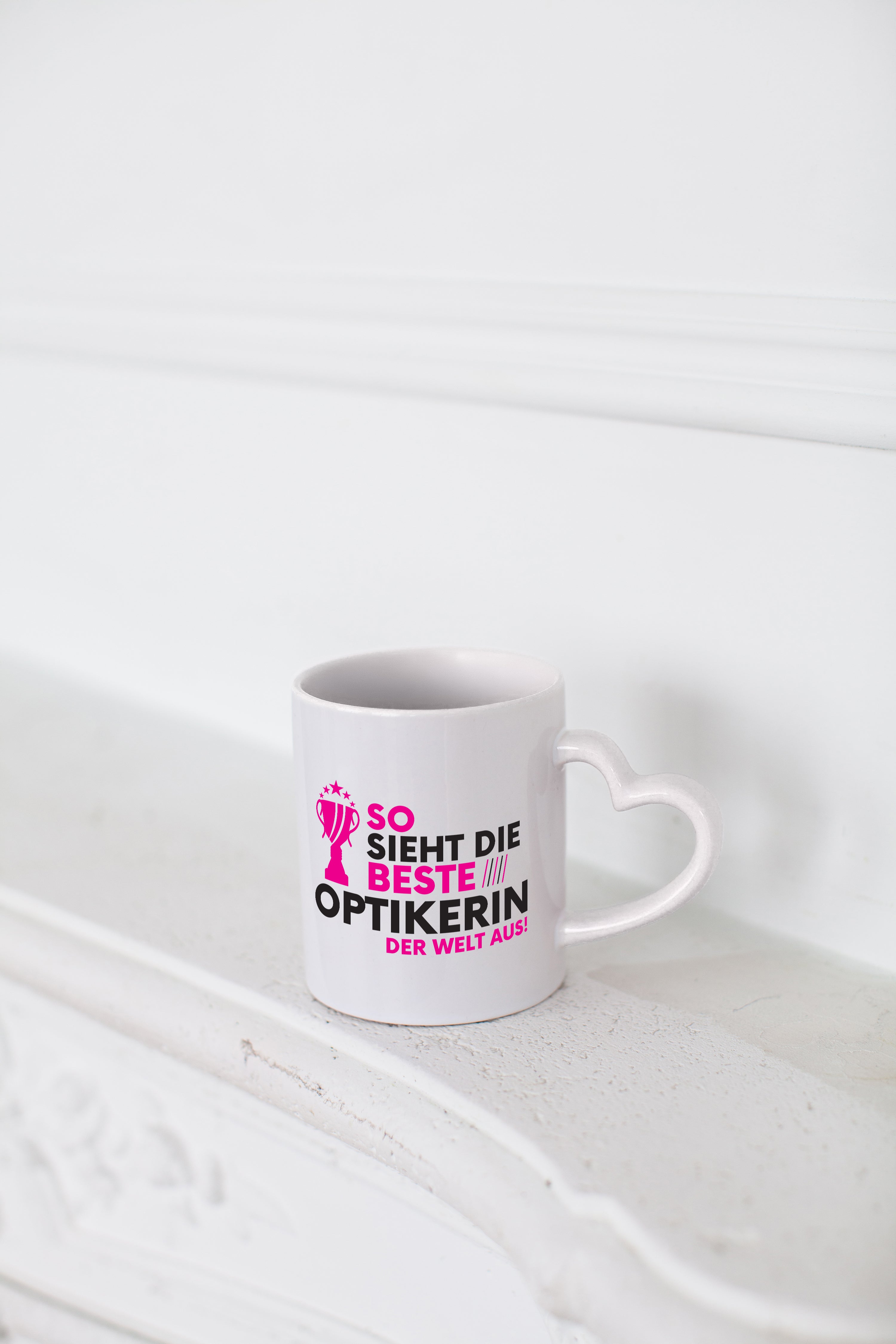 Die Weltbeste Optikerin | Augenoptik - Herzhenkel Tasse - Kaffeetasse / Geschenk / Familie