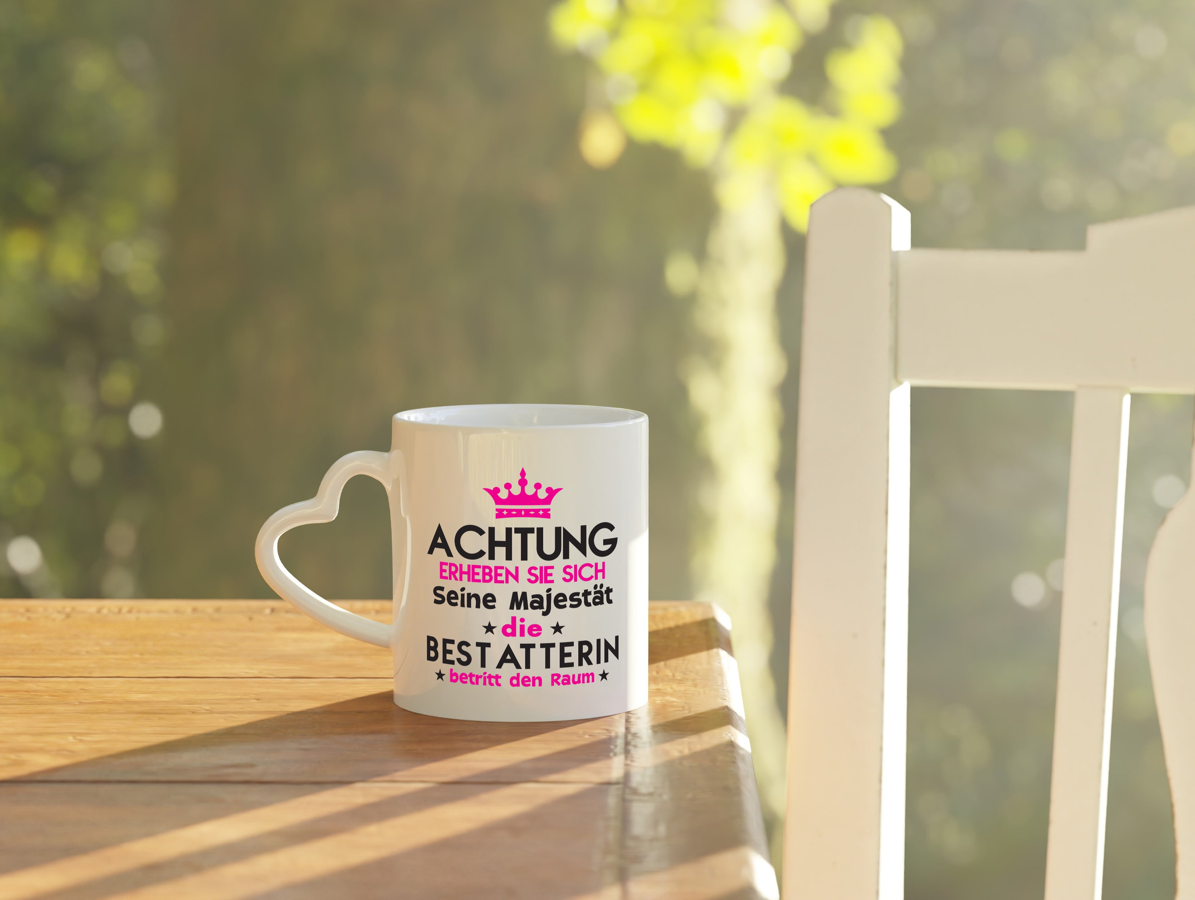 Seine Majestät Bestatterin | Bestattung | Totengräberin - Herzhenkel Tasse - Kaffeetasse / Geschenk / Familie