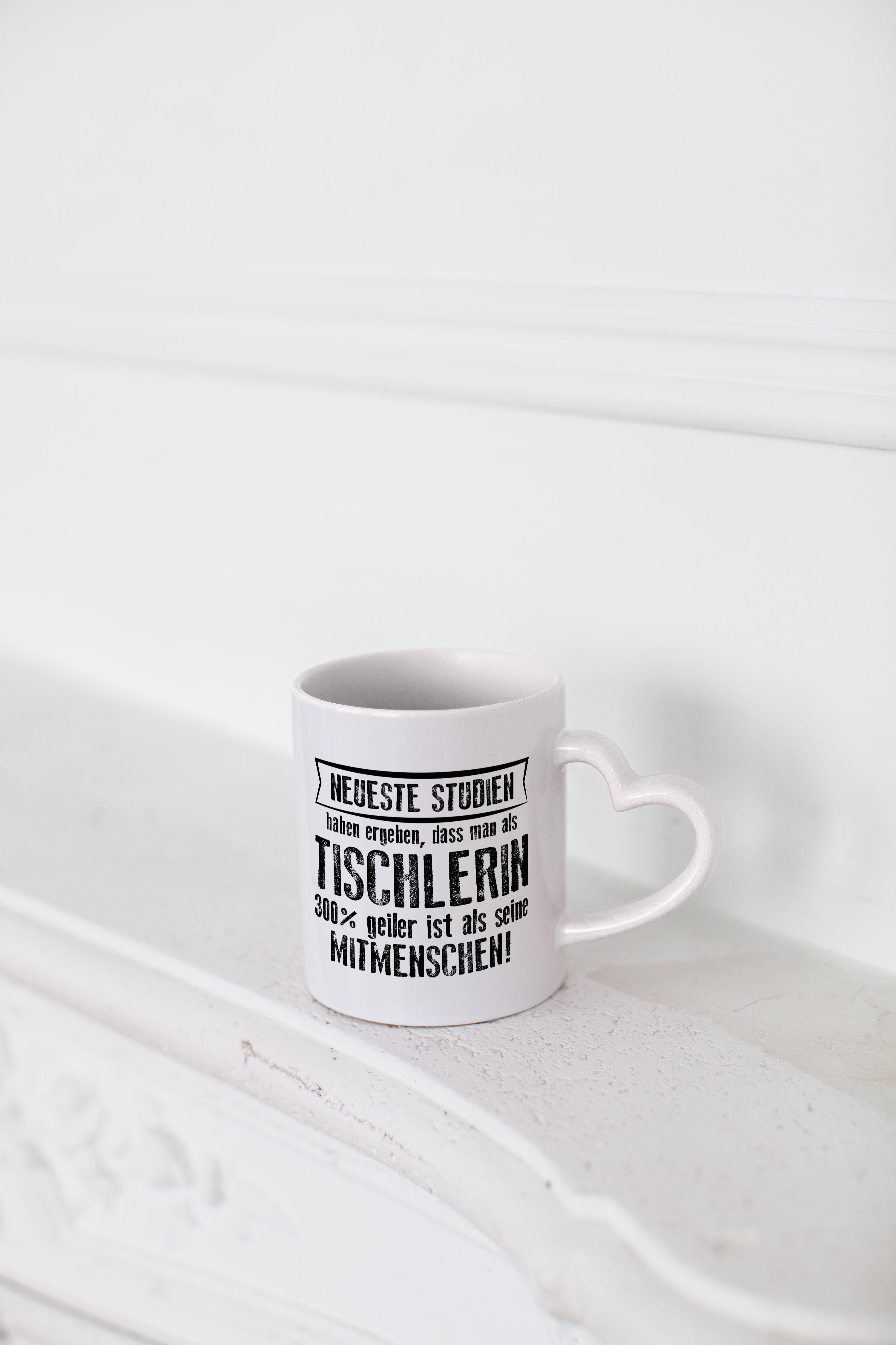 Neuste Studien: Tischlerin | Tischlerei - Herzhenkel Tasse - Kaffeetasse / Geschenk / Familie