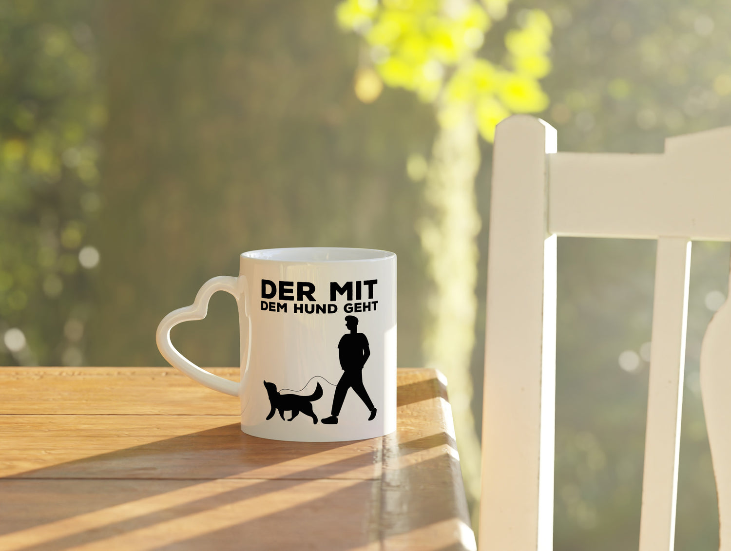 Der mit dem Hund | Hundebesitzer Tasse | Spaziergang - Herzhenkel Tasse - Kaffeetasse / Geschenk / Familie