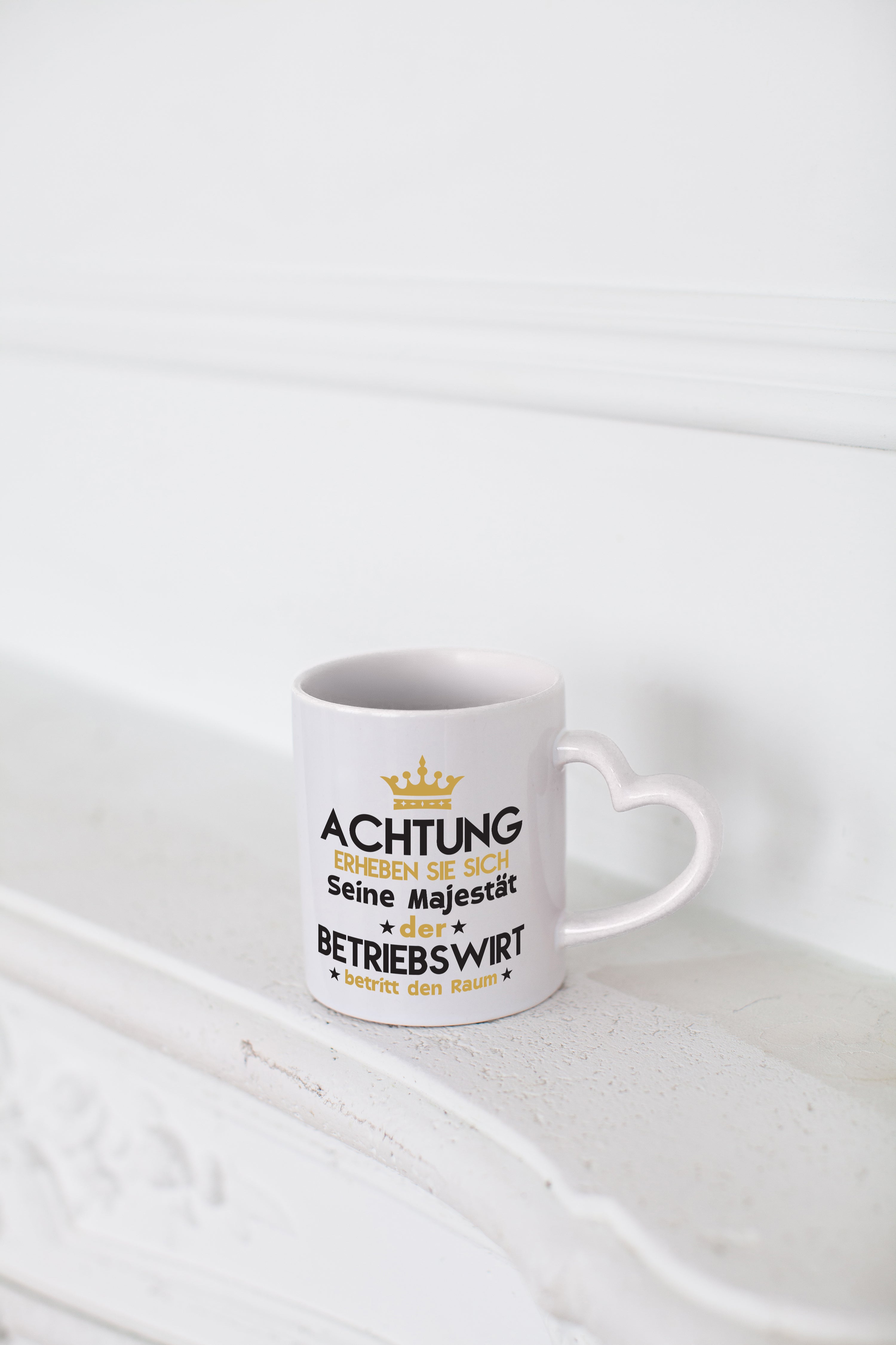 Seine Majestät Betriebswirt | Betriebswirtschaft - Herzhenkel Tasse - Kaffeetasse / Geschenk / Familie