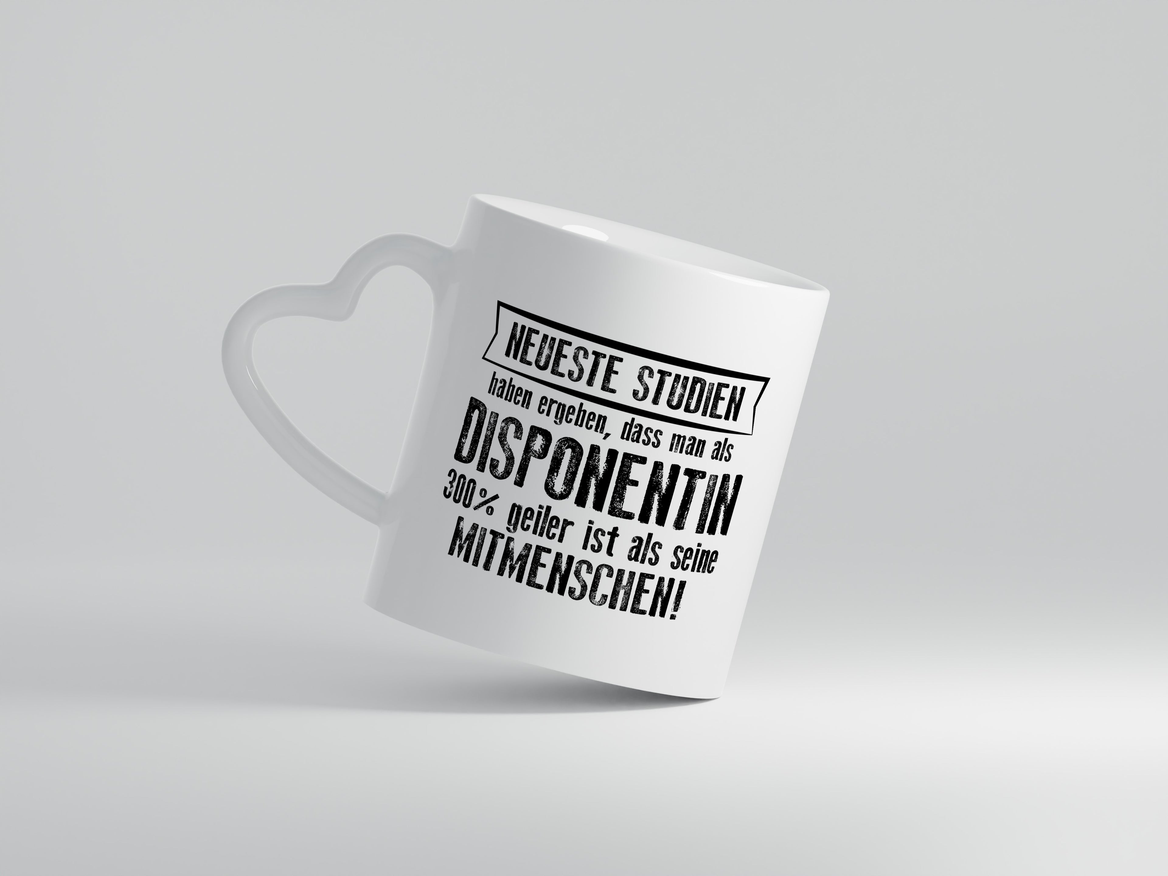 Neuste Studien: Disponentin | Zuteilerin - Herzhenkel Tasse - Kaffeetasse / Geschenk / Familie