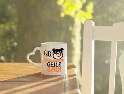 60 und immer noch ne geile Sau wunschalter - Herzhenkel Tasse - Kaffeetasse / Geschenk / Familie