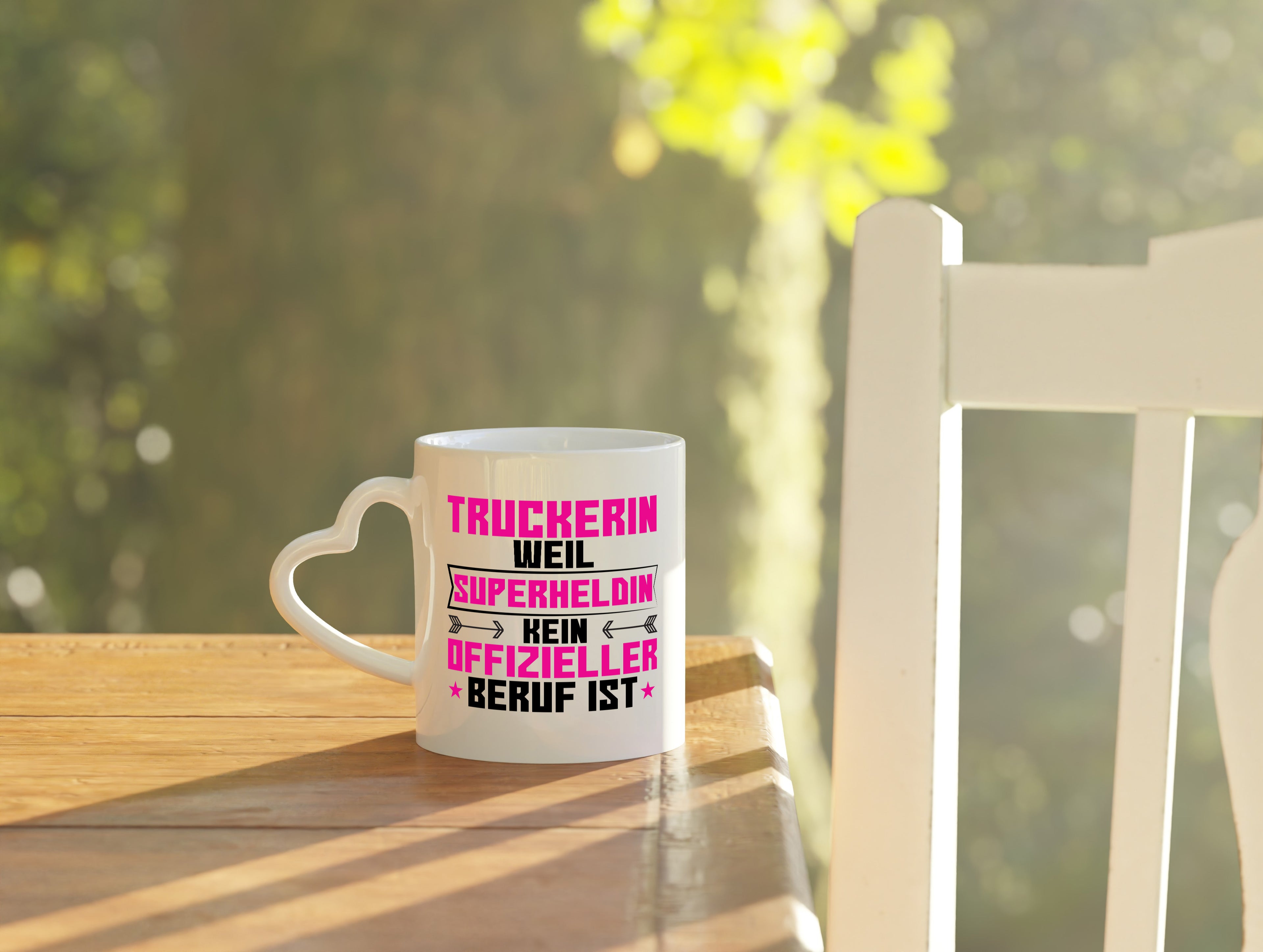 Superheldin Truckerin | LKW Fahrerin - Herzhenkel Tasse - Kaffeetasse / Geschenk / Familie