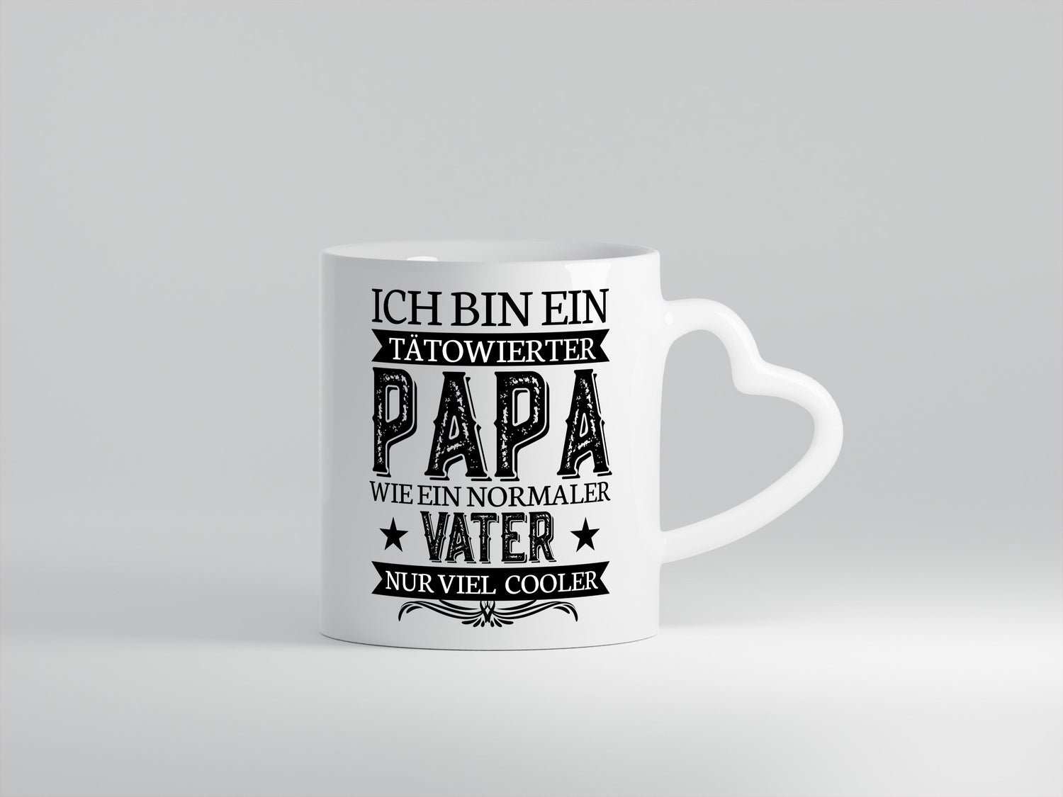 Tätowierter Papa | Cooler Vater Tasse | Vatertag - Herzhenkel Tasse - Kaffeetasse / Geschenk / Familie