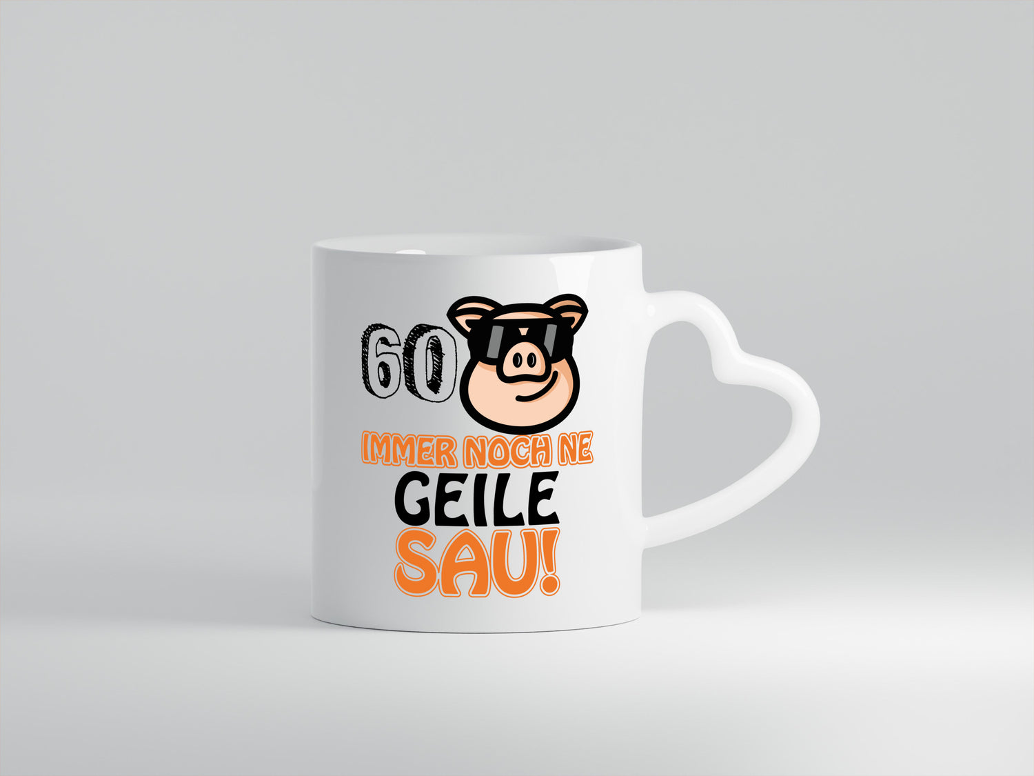 60 und immer noch ne geile Sau wunschalter - Herzhenkel Tasse - Kaffeetasse / Geschenk / Familie