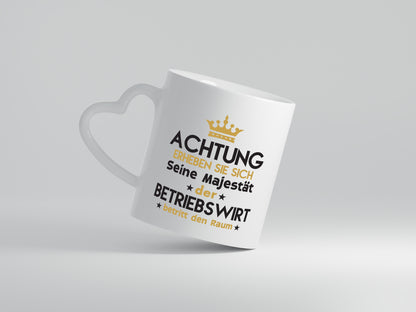 Seine Majestät Betriebswirt | Betriebswirtschaft - Herzhenkel Tasse - Kaffeetasse / Geschenk / Familie