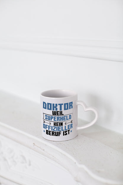 Superheld Doktor | Doktorand | Doktortitel - Herzhenkel Tasse - Kaffeetasse / Geschenk / Familie