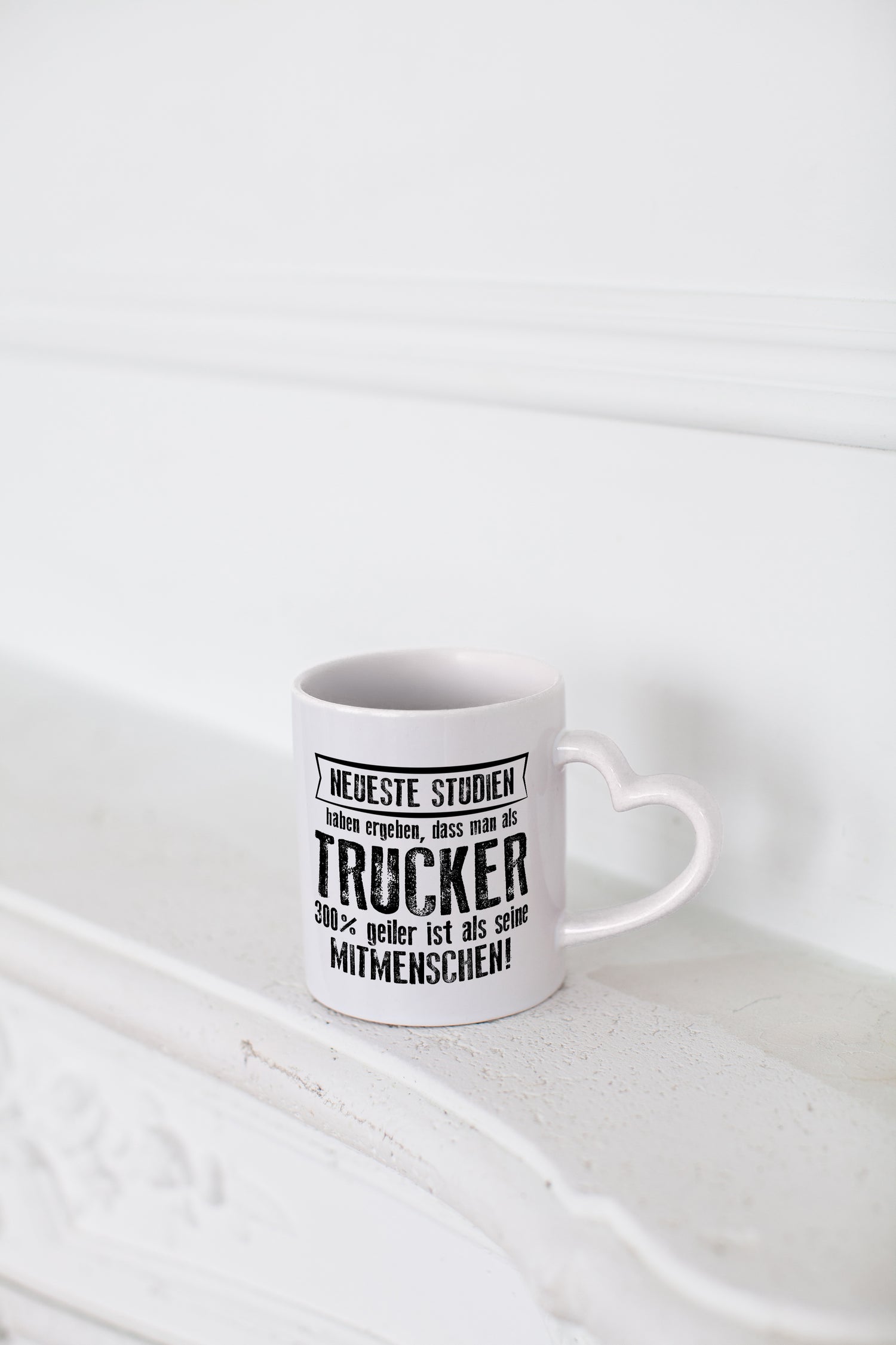 Neuste Studien: Trucker | LKW Fahrer | Beruf - Herzhenkel Tasse - Kaffeetasse / Geschenk / Familie