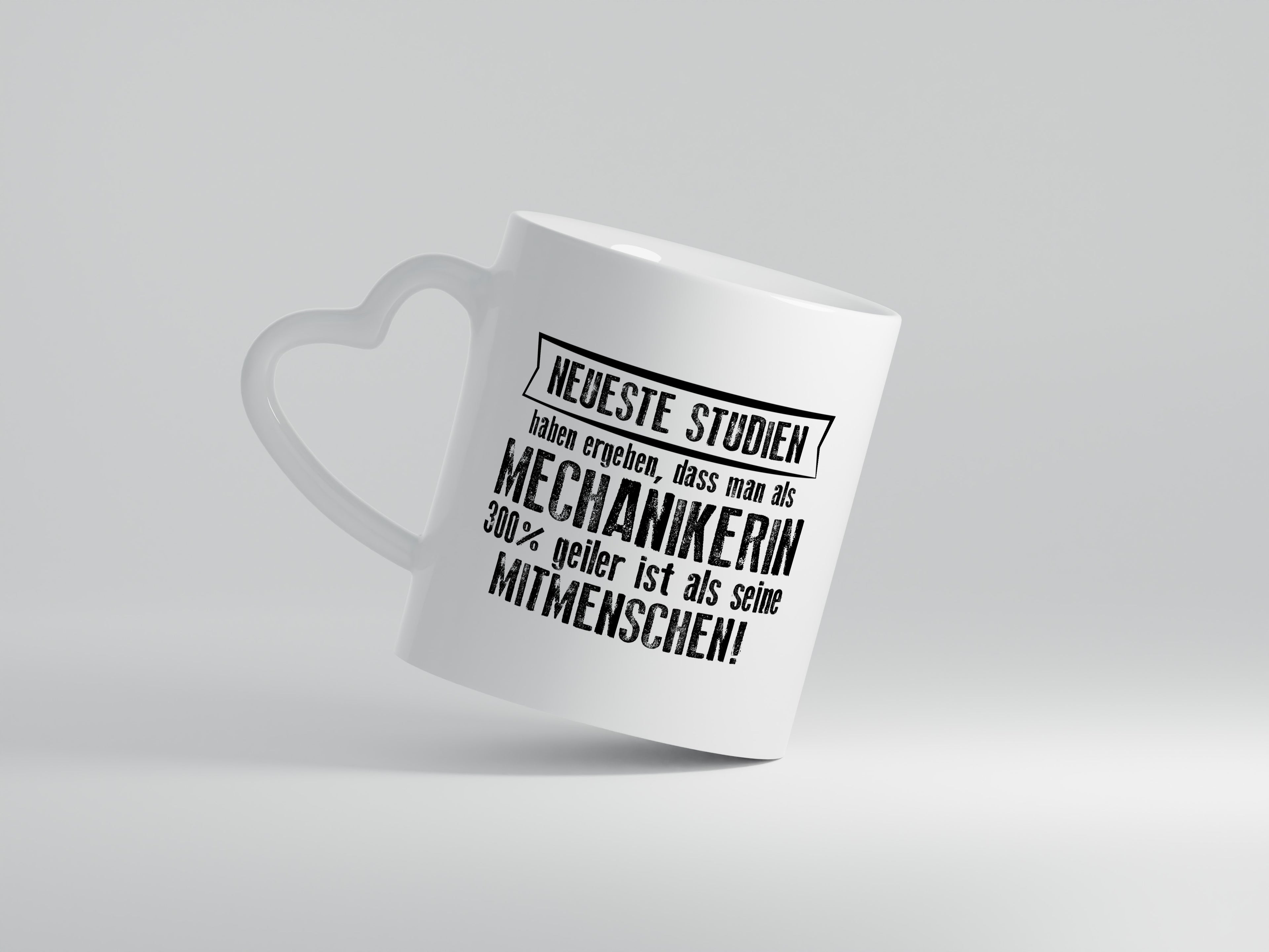 Neuste Studien: Mechanikerin | KFZ - Herzhenkel Tasse - Kaffeetasse / Geschenk / Familie