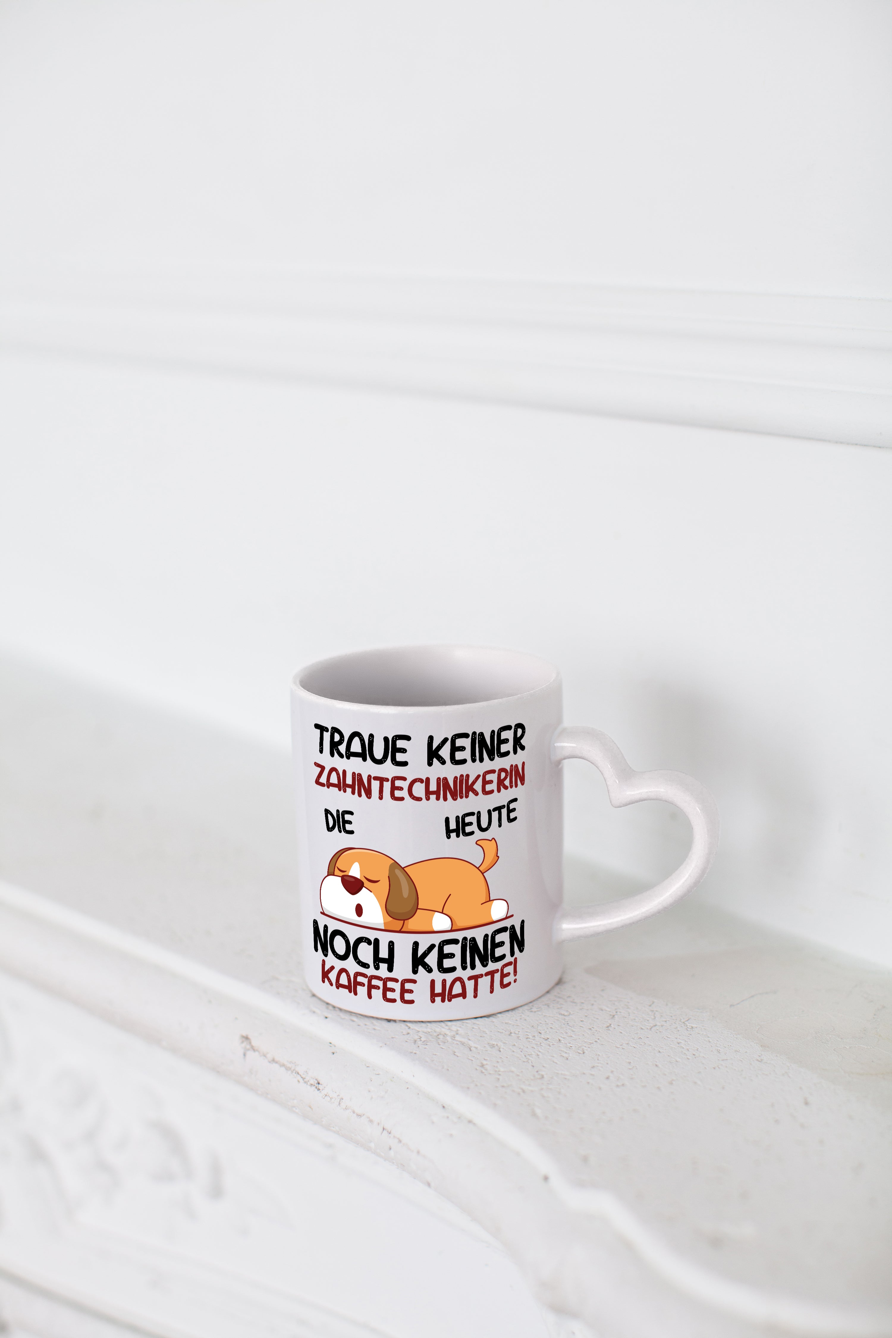 Traue keiner Zahntechnikerin | Zahnmedizin - Herzhenkel Tasse - Kaffeetasse / Geschenk / Familie