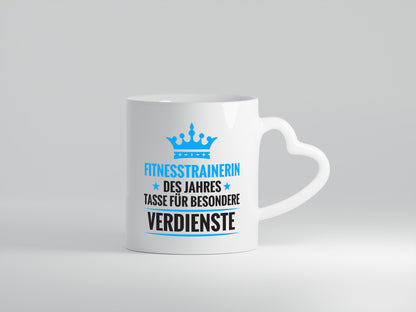 Besonderer Verdienst: Fitnesstrainerin | Trainerin | Sport - Herzhenkel Tasse - Kaffeetasse / Geschenk / Familie