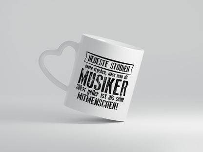 Neuste Studien: Musiker | Musik | Musikant - Herzhenkel Tasse - Kaffeetasse / Geschenk / Familie