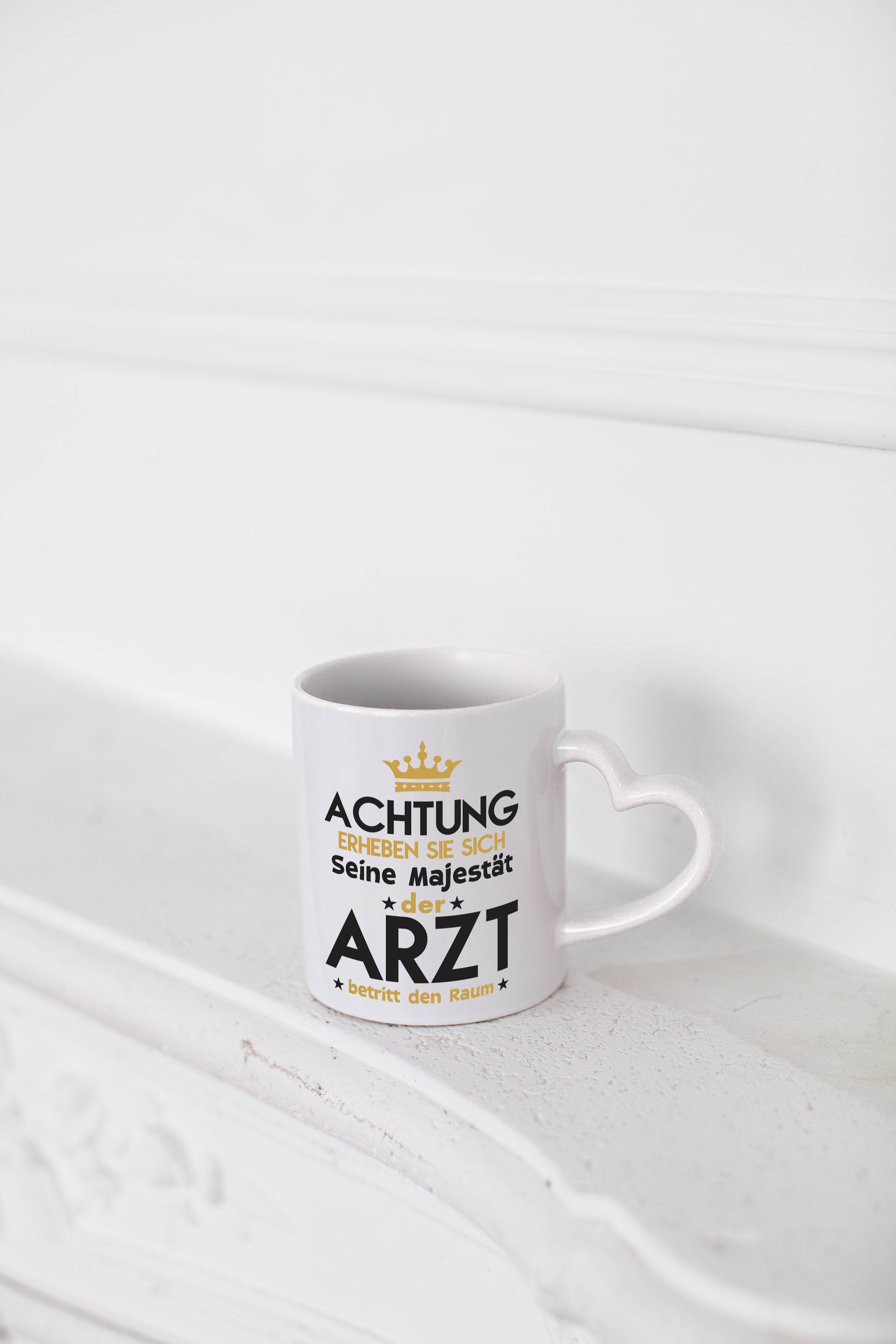 Seine Majestät Arzt | Medizin | Doktor | Facharzt - Herzhenkel Tasse - Kaffeetasse / Geschenk / Familie