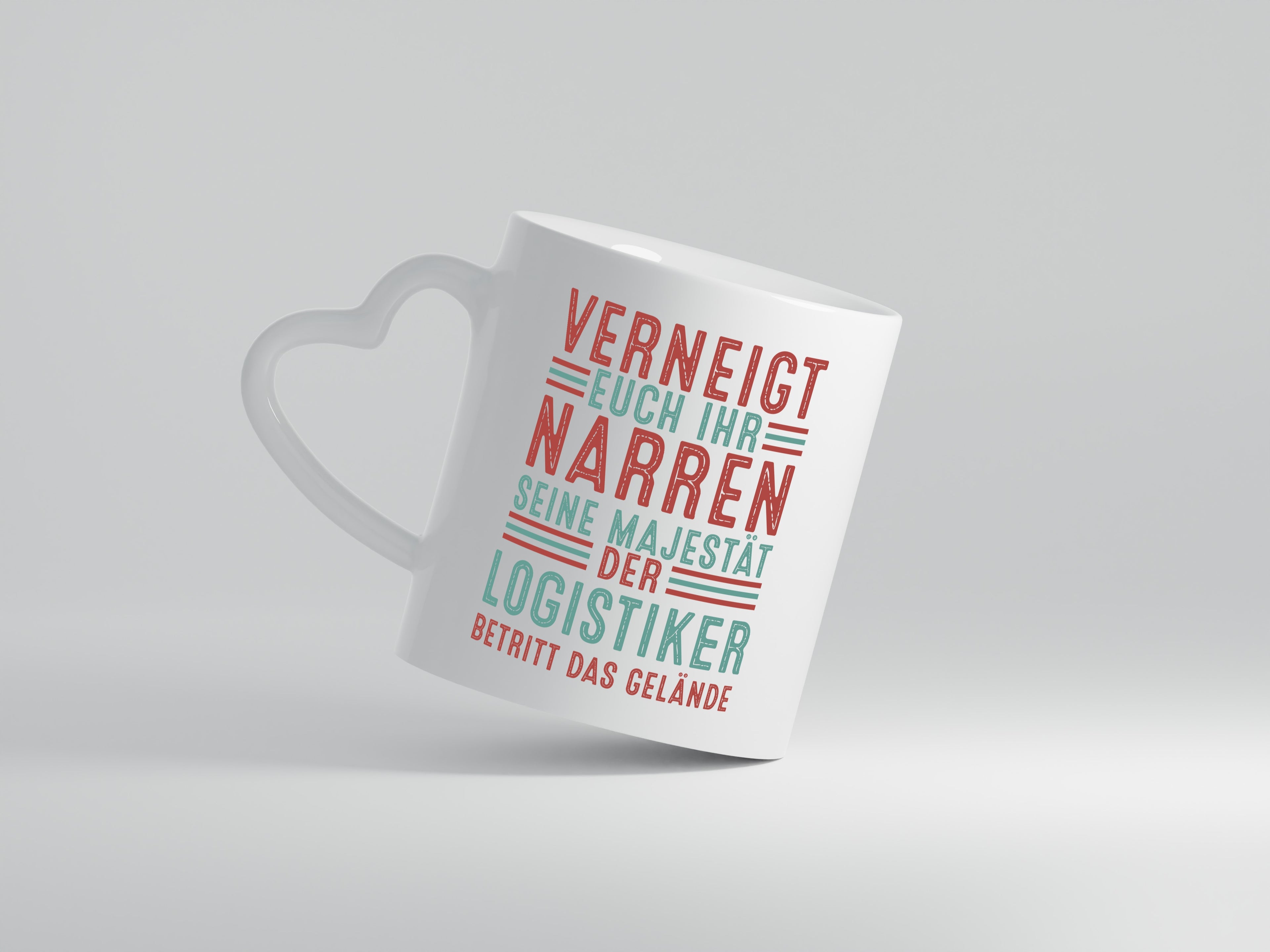 Verneigt euch: Logistiker | Beruf Logistik - Herzhenkel Tasse - Kaffeetasse / Geschenk / Familie